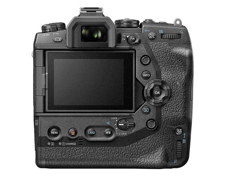Профессиональный фотоаппарат Olympus OM-D E-M1X. Вид сзади.
