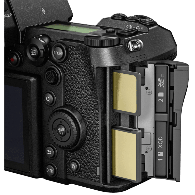 Lumix S1 вид справа