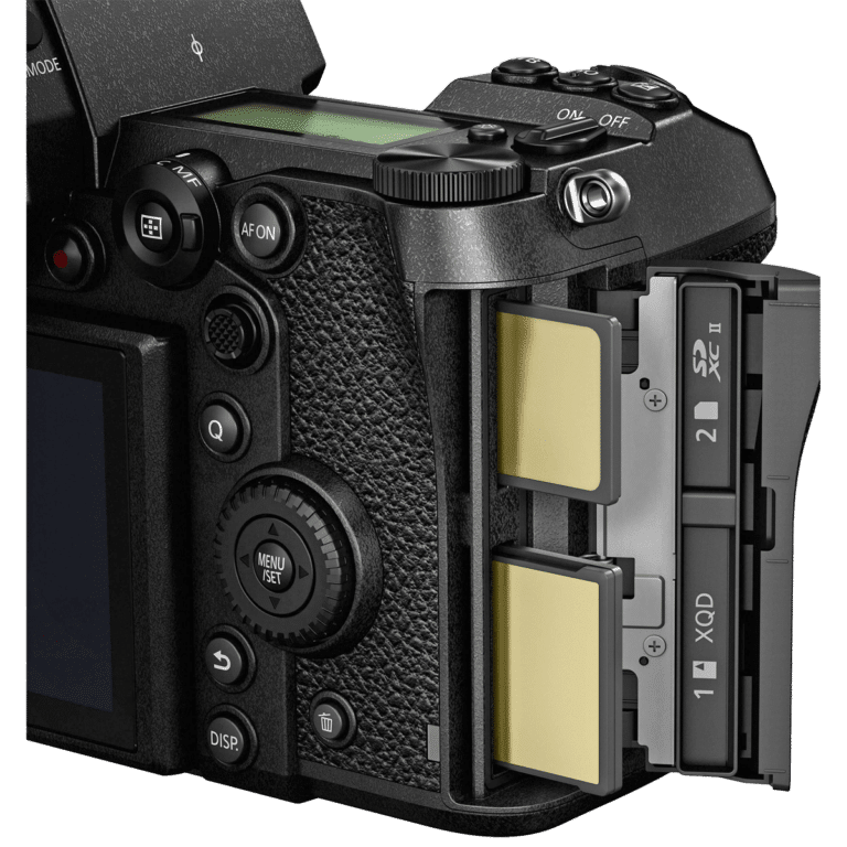 Lumix S1R вид справа
