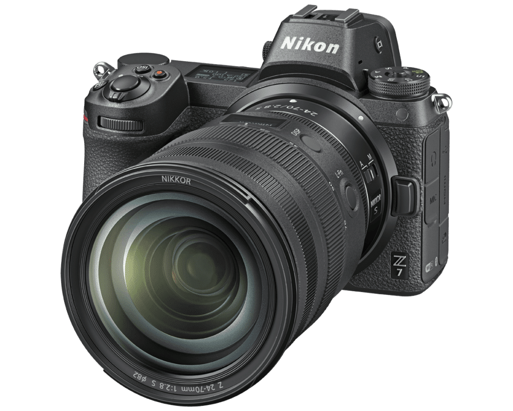 Объектив NIKKOR Z 24-70mm f/2.8 S на камере
