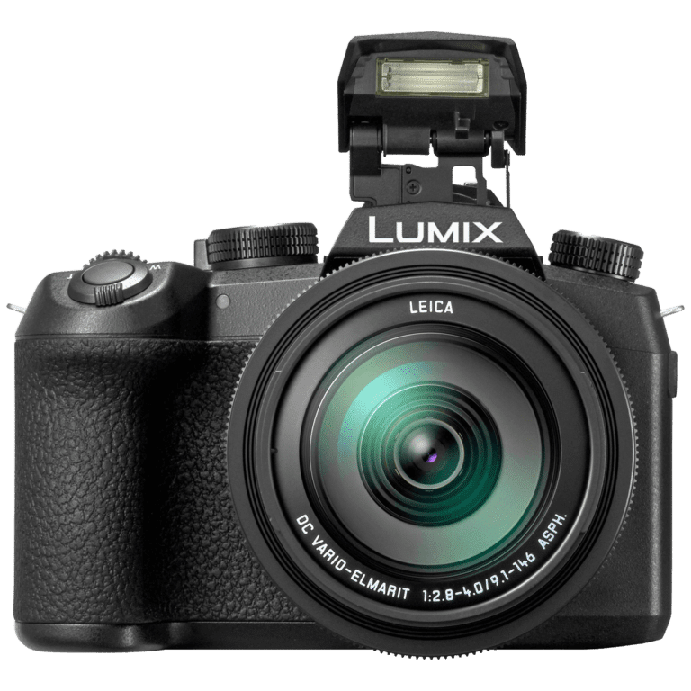 Фотоаппарат Panasonic Lumix FZ1000 II вид спереди с поднятой вспышкой