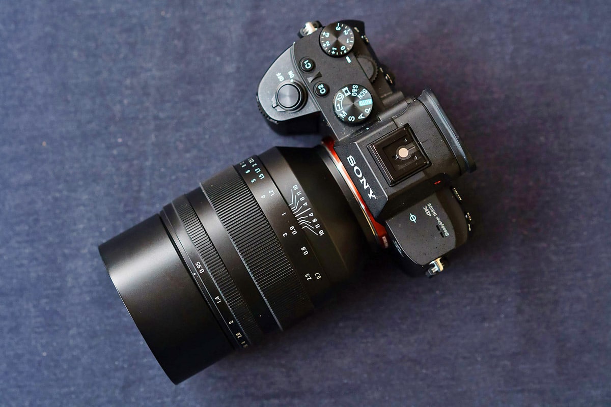 Объектив Зенитар 50/0.95 для полнокадровых камер Sony E - на камере Sony A7 III