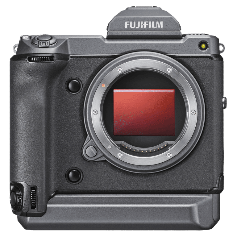 Среднеформатная фото и видео камера Fujifilm GFX 100 - вид спереди