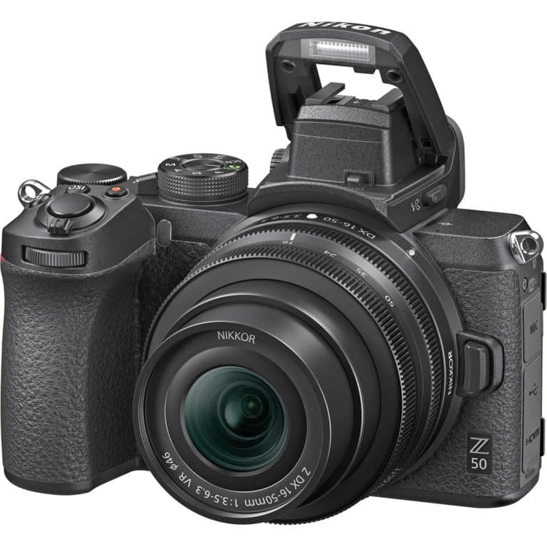 Беззеркальный фотоаппарат Nikon Z50 - вид спереди