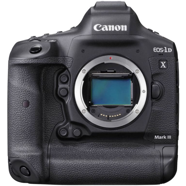 Зеркальный фотоаппарат Canon EOS-1D X Mark III - вид спереди