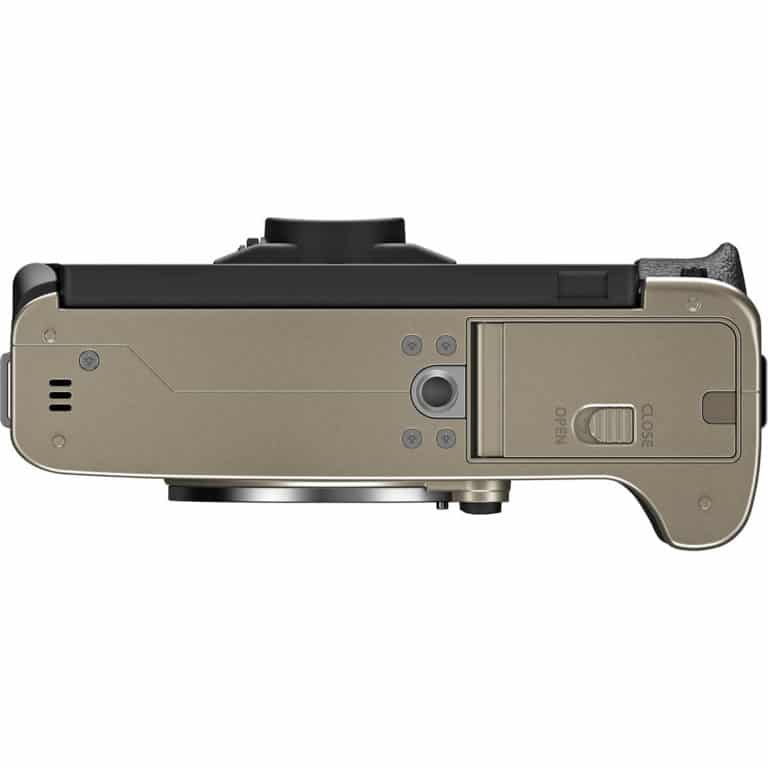 Беззеркальная фотокамера Fujifilm X-T200 - вид снизу