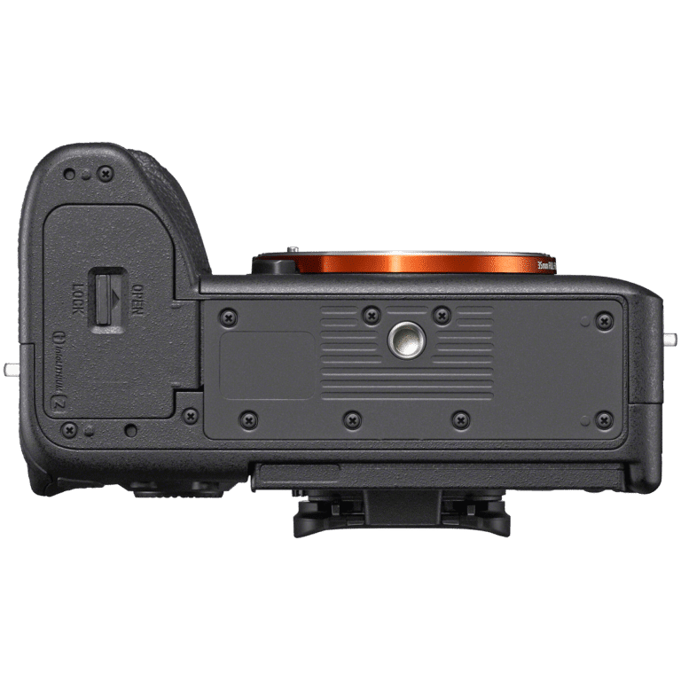 Полнокадровая камера Sony α7S III - вид снизу