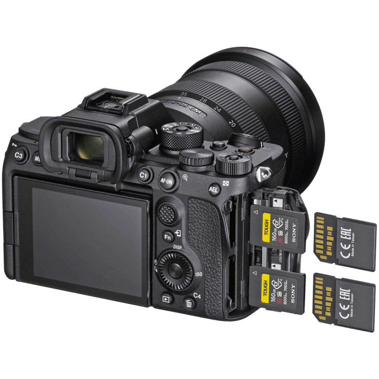 Полнокадровая камера Sony α7S III – двойной слот для карт памяти CFexpress Type A / SD