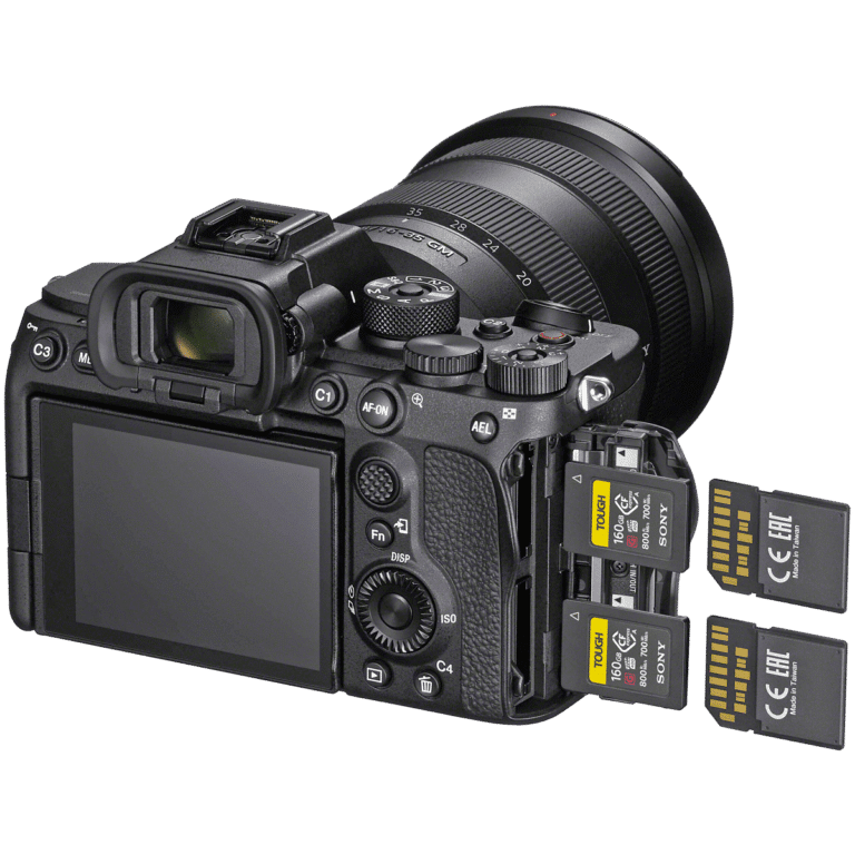 Полнокадровая камера Sony α7S III - двойной слот для карт памяти CFexpress Type A / SD