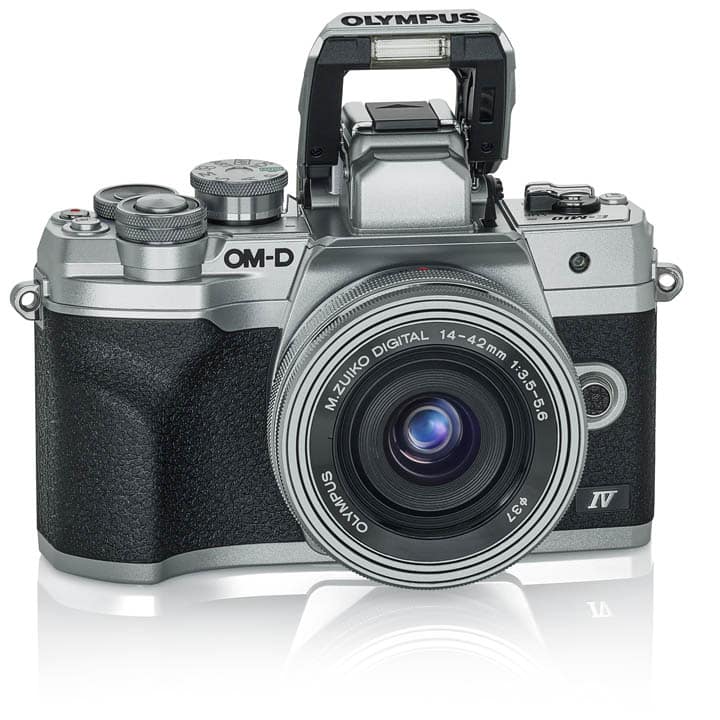 Беззеркальный фотоаппарат Olympus OM-D E-M10 Mark IV - с поднятой вспышкой