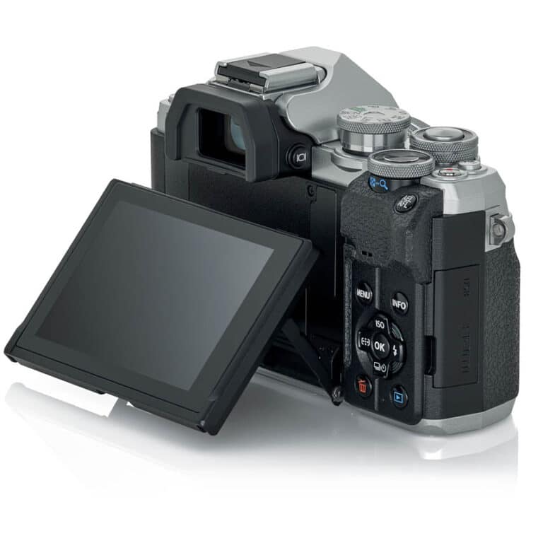 Беззеркальный фотоаппарат Olympus OM-D E-M10 Mark IV - вид справа