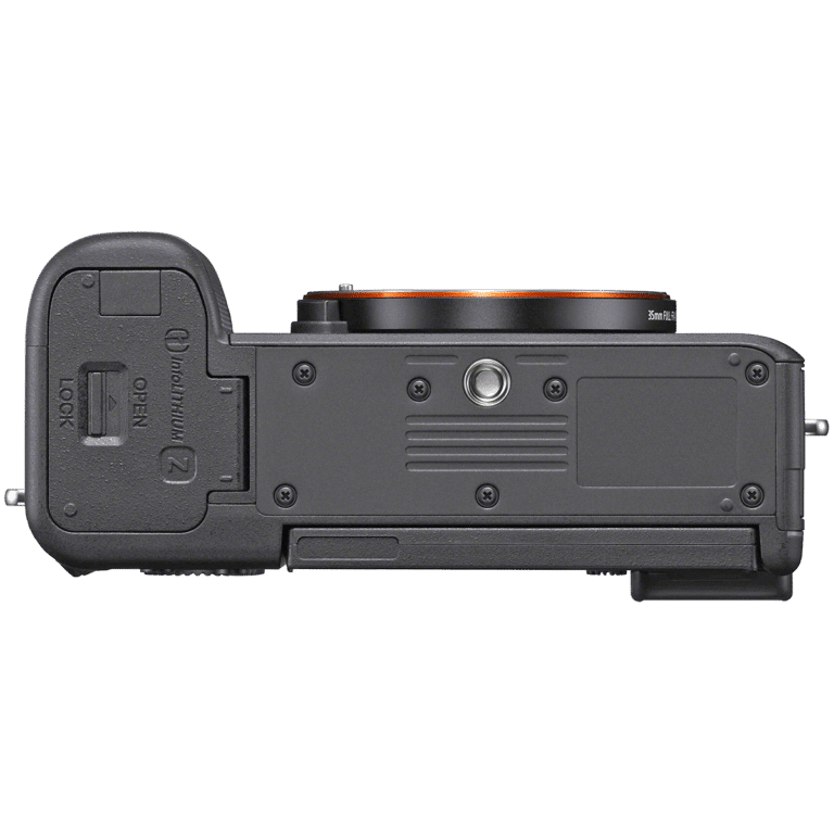 Беззеркальный полнокадровый фотоаппарат Sony a7C - вид снизу