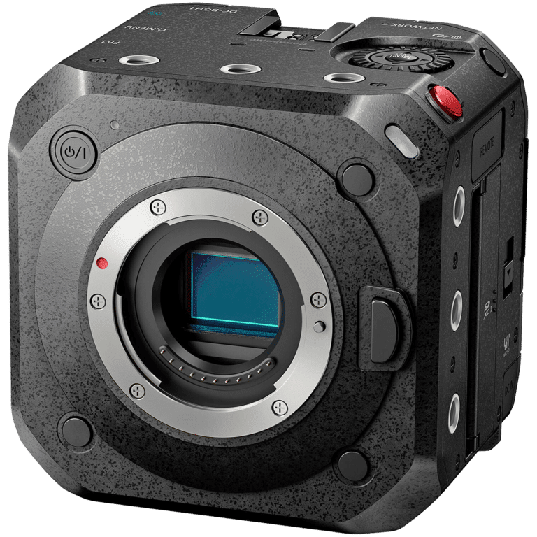 MFT кинокамера Panasonic LUMIX BGH1 - вид спереди