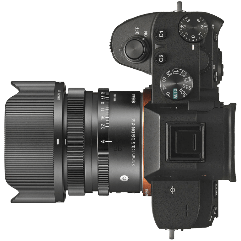 Объектив Sigma 24mm f/3.5 DG DN на камере Sony