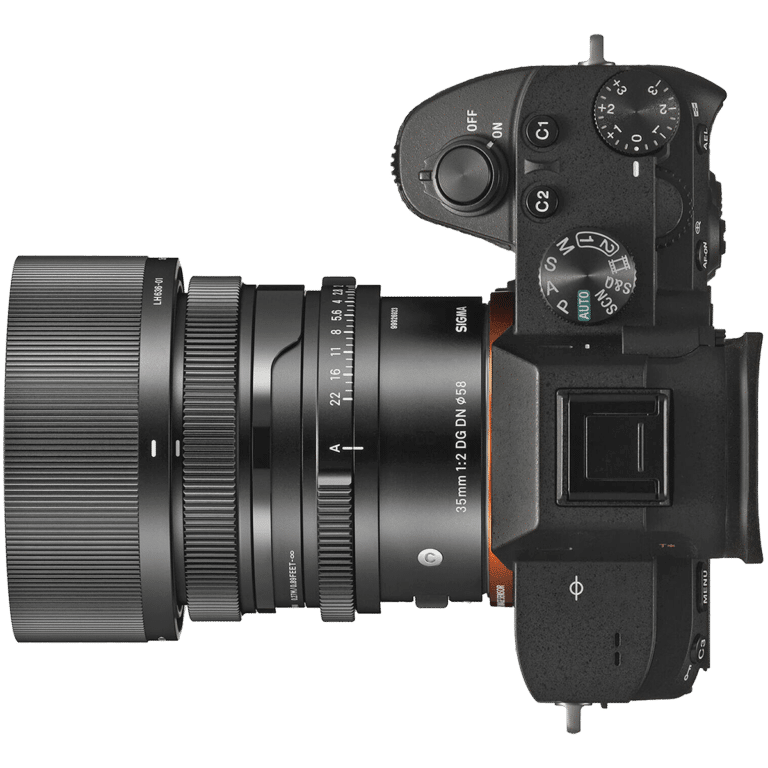 Объектив Sigma 35mm f/2 DG DN на камере Sony