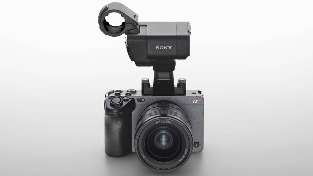 Полнокадровая кинокамера Sony FX3 – вид спереди с ручкой – аудио интерфейсом