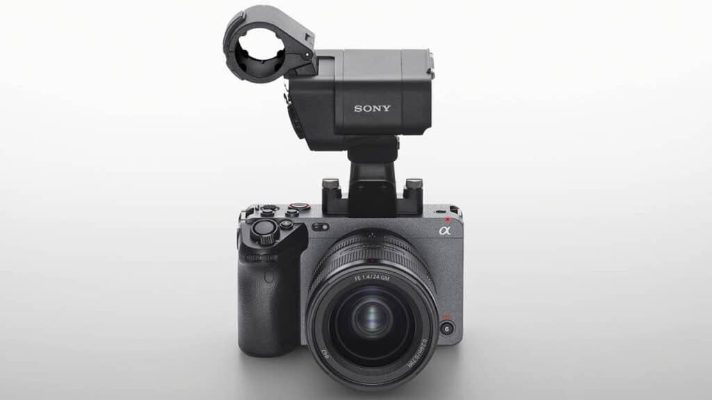 Полнокадровая кинокамера Sony FX3 - вид спереди с ручкой - аудио интерфейсом