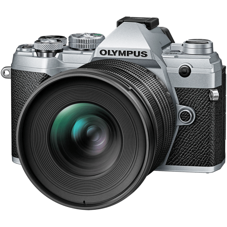 Объектив Olympus M.Zuiko Digital ED 8-25mm f/4 PRO - на камере PNG
