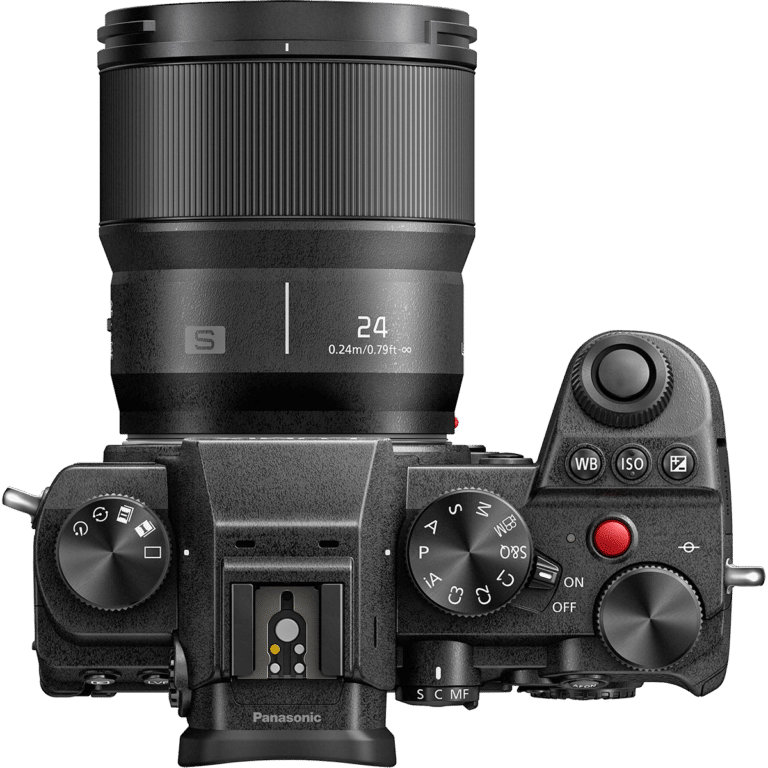 Объектив Lumix S 24mm f/1.8 – на камере S5 – 01 PNG