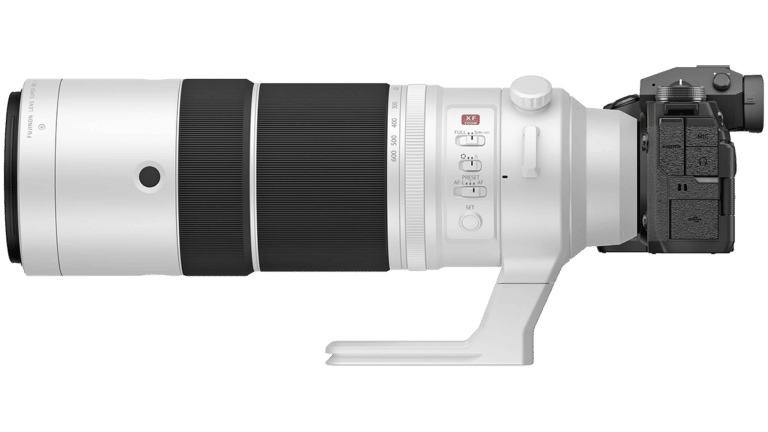 Объектив Fujinon XF 150-600mm f/5.6-8 R LM OIS WR на камере