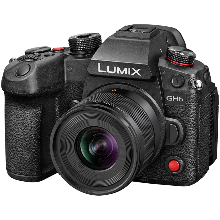 Объектив Panasonic Leica DG Summilux 9mm f/1.7 ASPH. - на камере