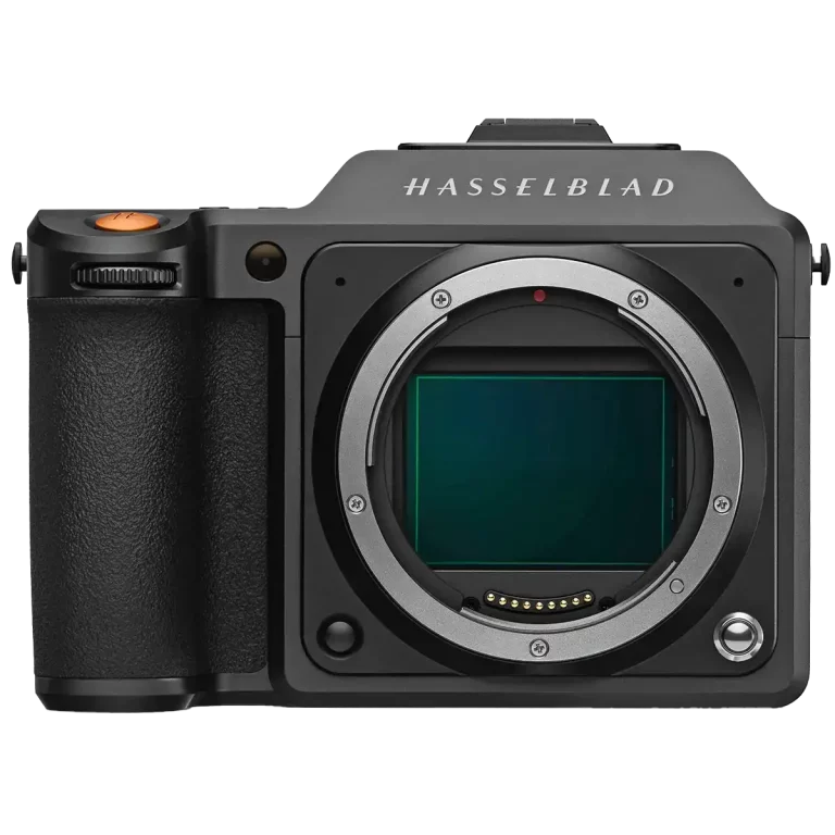 Среднеформатный беззеркальный фотоаппарат Hasselblad X2D 100C – вид спереди