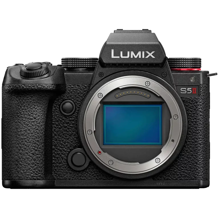 Беззеркальная полнокадровая камера Lumix S5 II - вид спереди