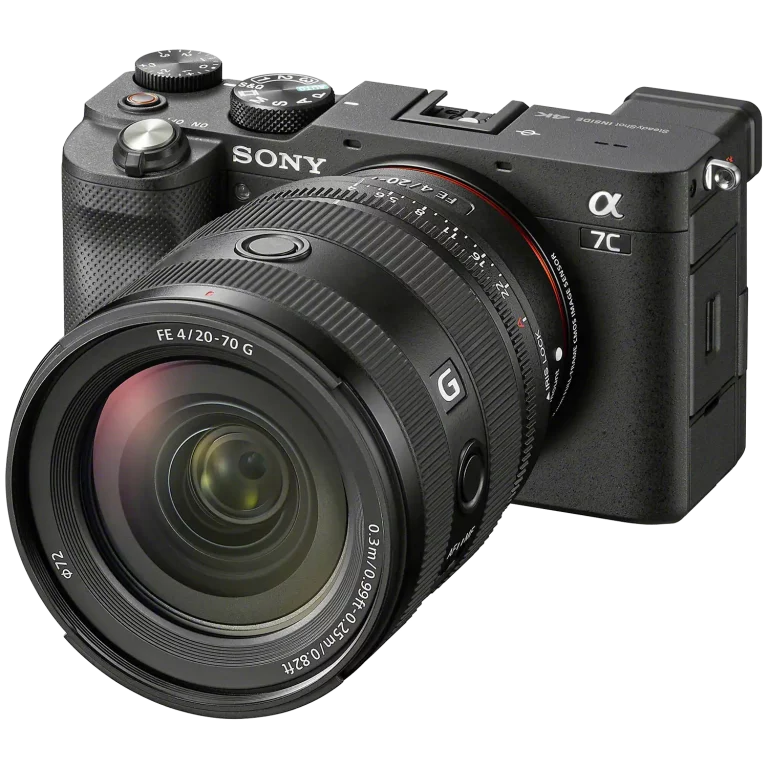 Универсальный зум-объектив Sony FE 20-70mm f/4 G - на камере