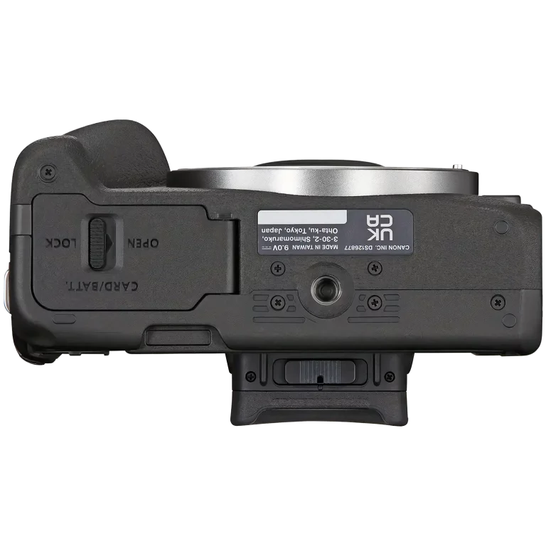 Беззеркальная APS-C камера Canon EOS R50 - вид снизу