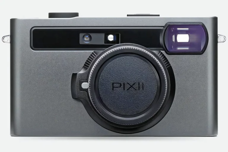 Цифровой дальномерный APS-C фотоаппарат - вид спереди