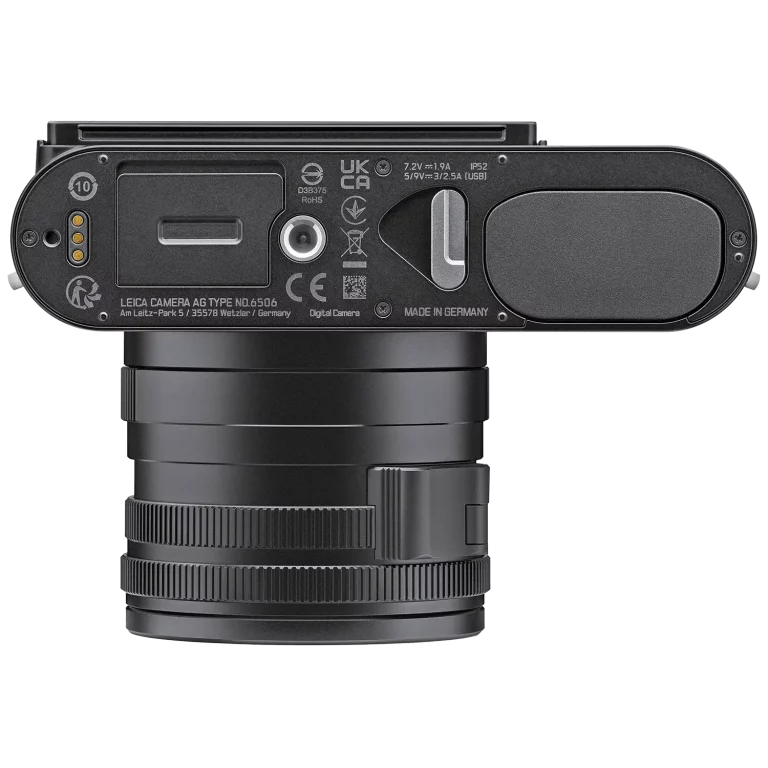 Полнокадровая фотокамера Leica Q3 - вид снизу