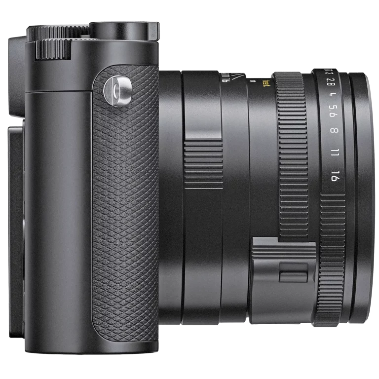 Полнокадровая фотокамера Leica Q3 - вид справа