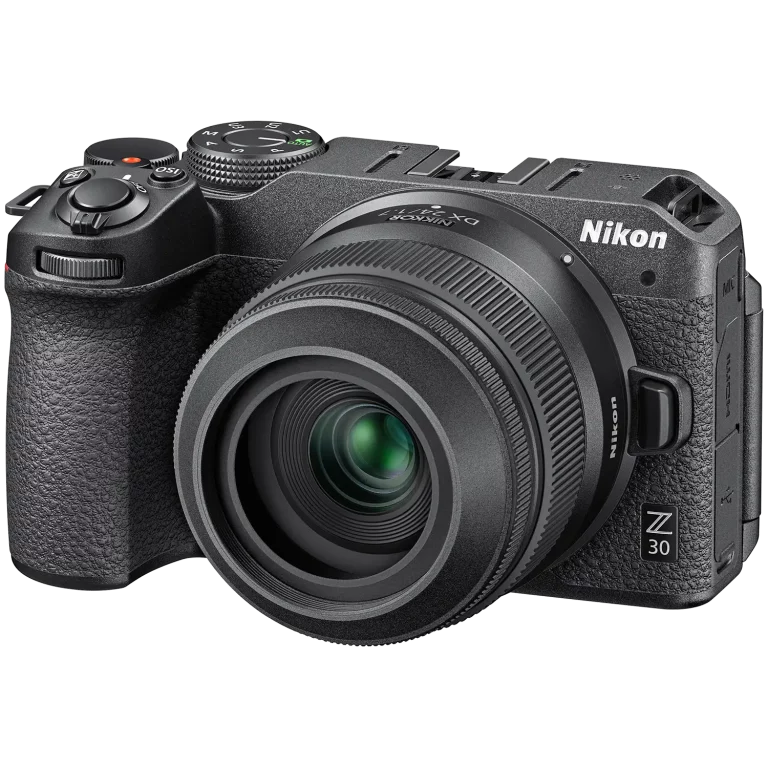 Объектив Nikon NIKKOR Z DX 24mm f/1.7 - на камере