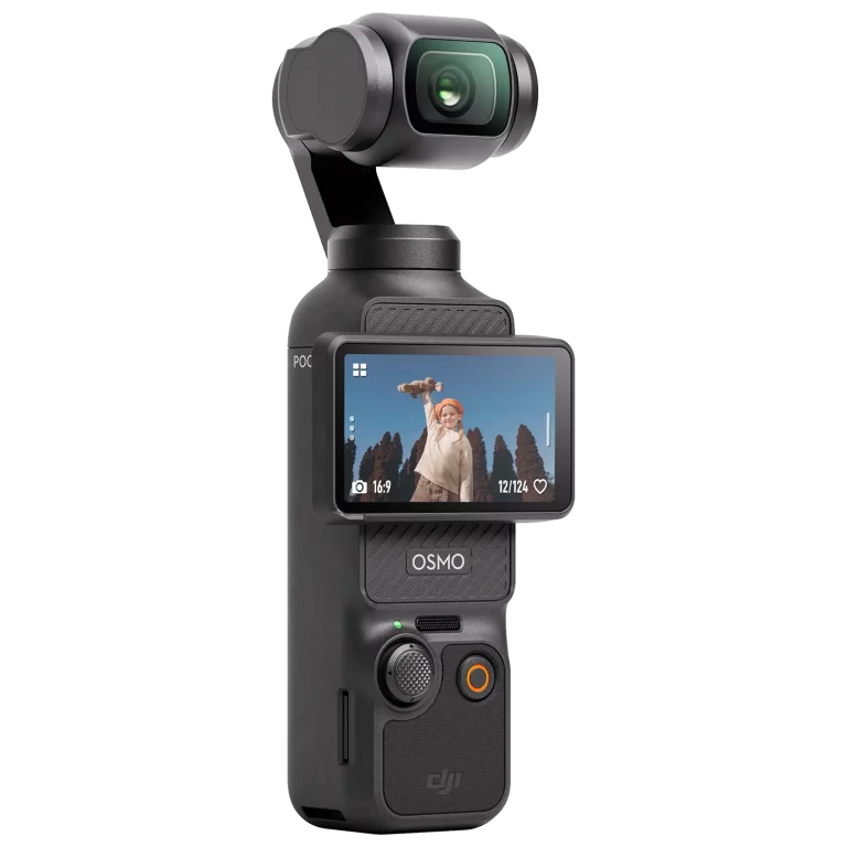 DJI Pocket 3 - компактная камера на трехосевом стабилизаторе - вид спереди с горизонтально повернутым экраном