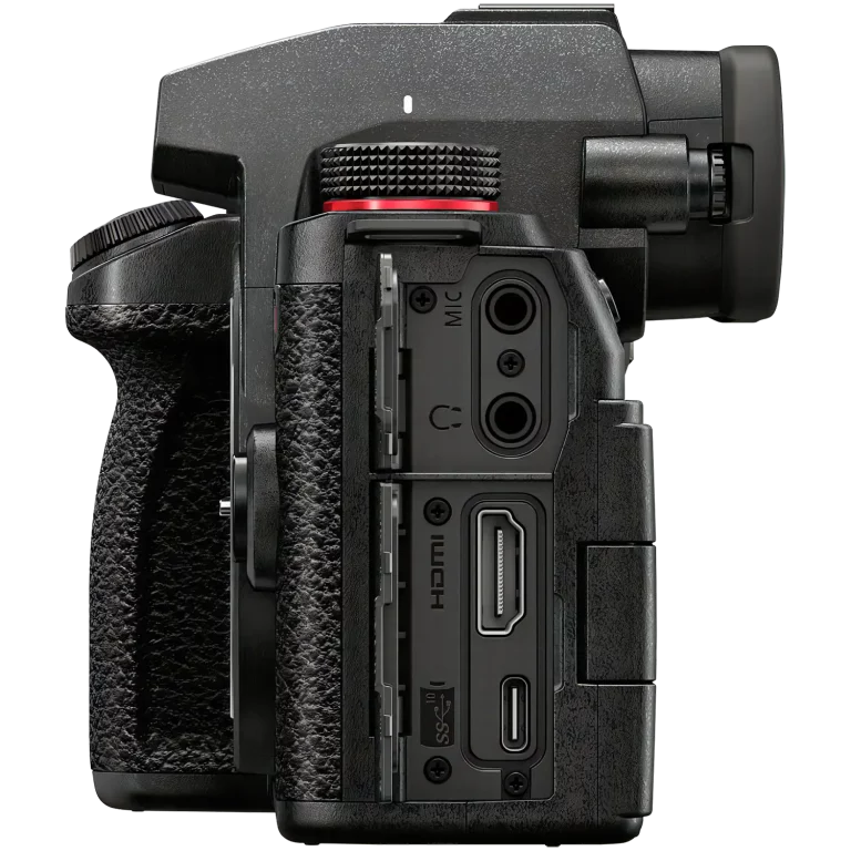Фотокамера Panasonic Lumix G9 II - вид слева